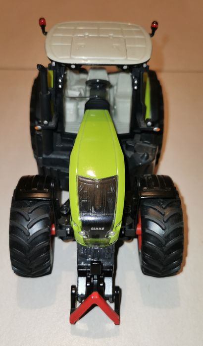 Traktor Siku CLAAS 950 AXION 1:32