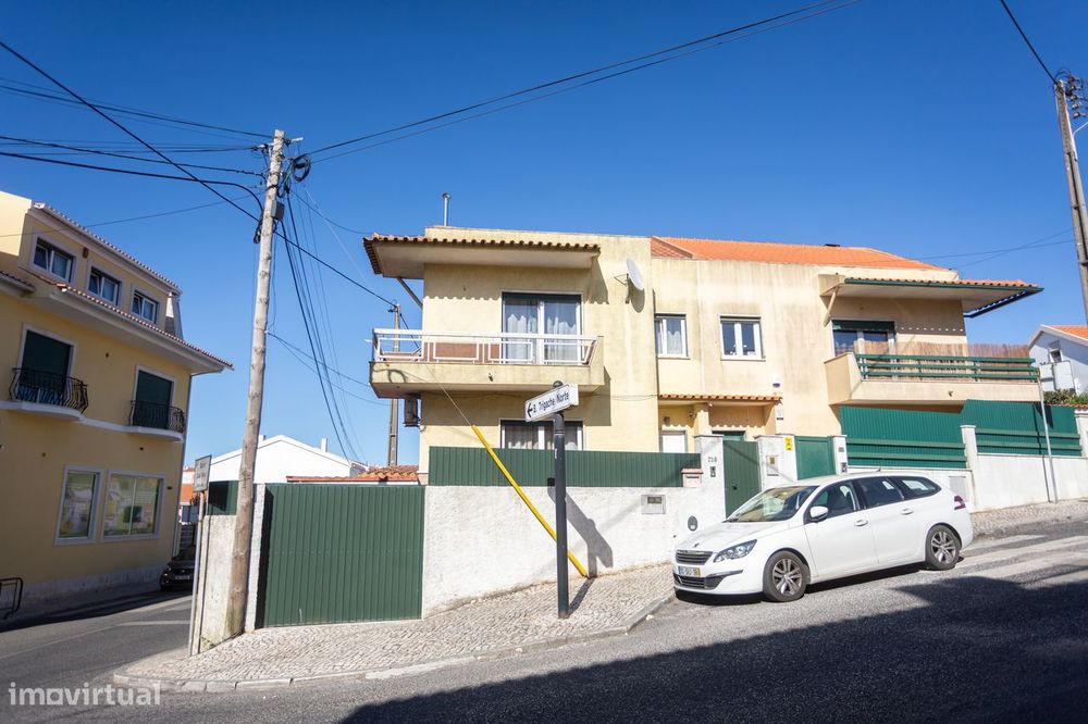 Moradia Geminada T3+1 em Casal Novo - Famões