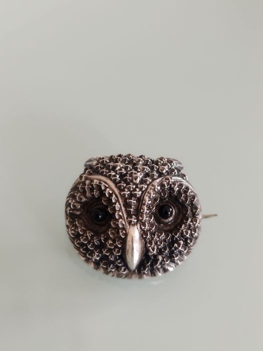 Lindo broche antigo em prata com porta-retratos