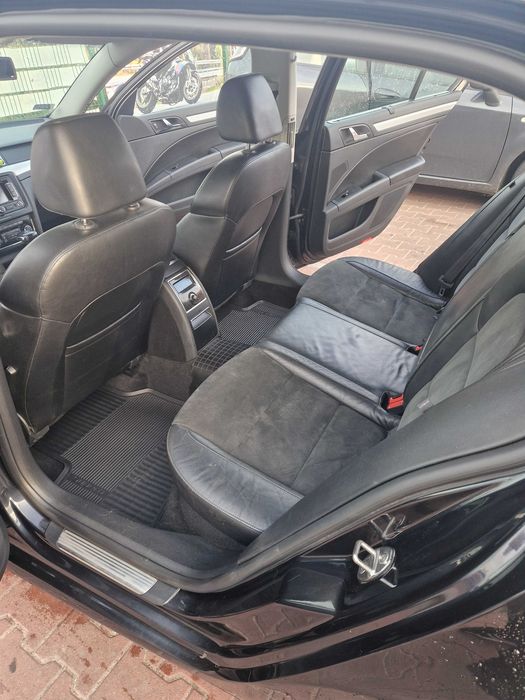 samochód skoda superb