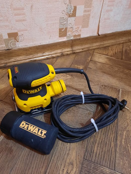 Made in Mexico!!Шліфмашина вібраційна мережева DeWALT DWE6411,230вт