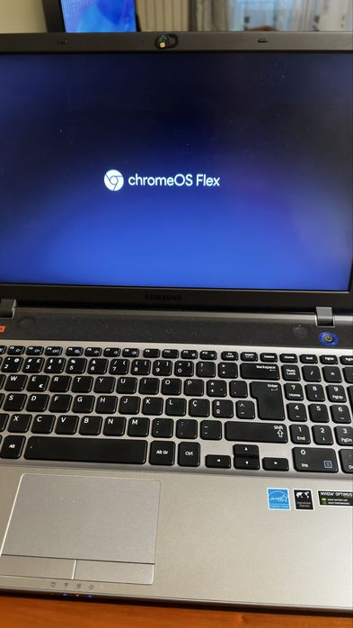 Portatil samsung 8 gigas ram , I7