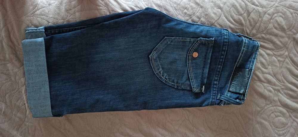 Spodenki jeansowe damskie - do kolan