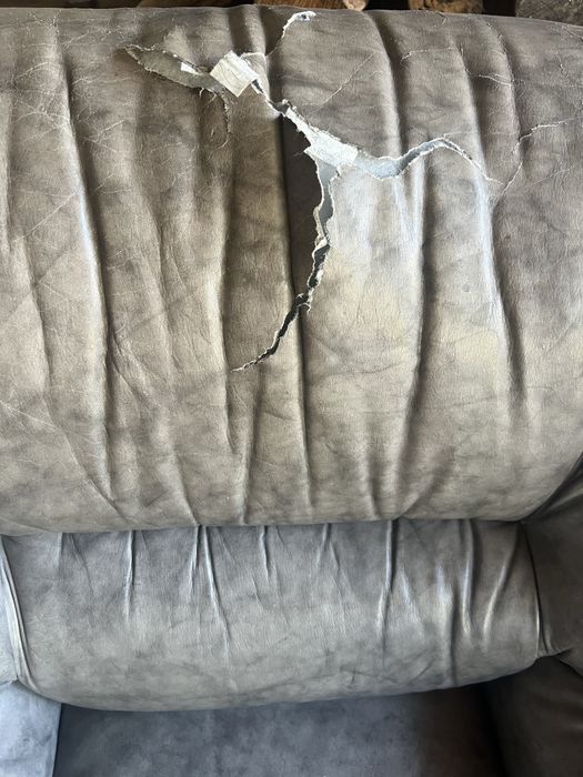 2 sofas em pele cinzenta