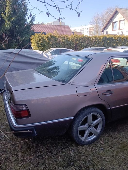 Samochód Mercedes