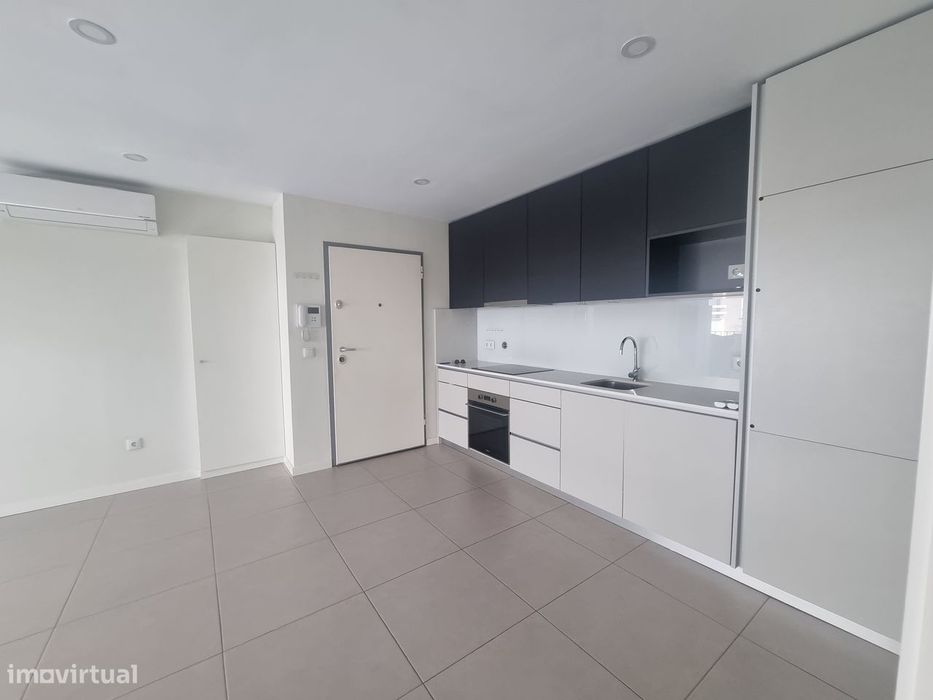 T1 C/Novo- C/Terraço e Lugar de garagem- Próx. Rua Costa Cabral, Porto