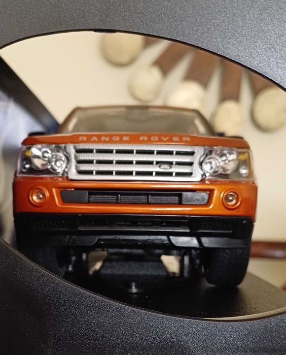 Range Rover Spot HSE 1:18