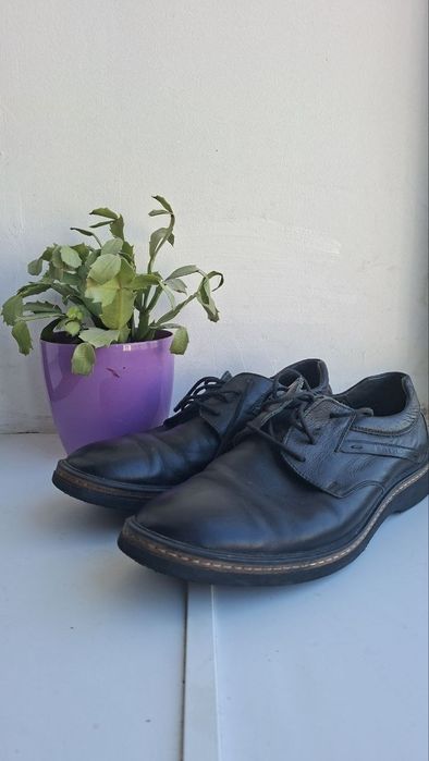 Чорні кожзам туфлі 42 розмір, в гарному стані