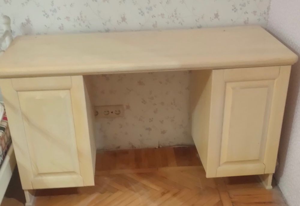 Продам стiл письмовий
