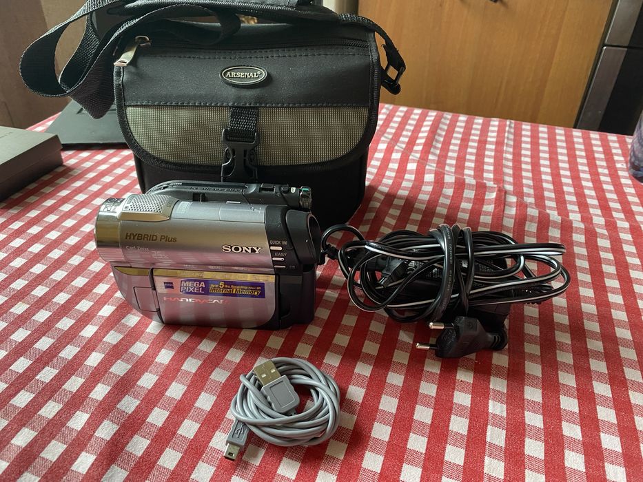 Продам відеокамеру Sony DCR-DVD 810