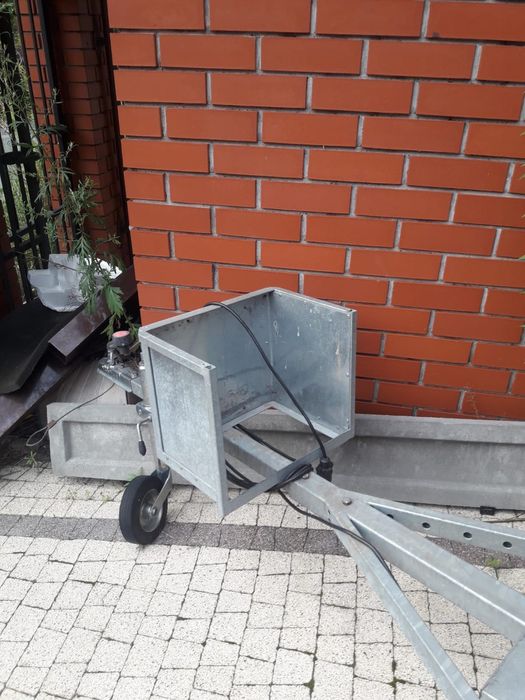 Przyczepa jednoosiowa samochodowa