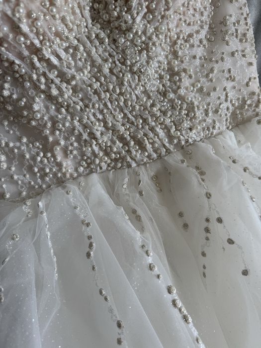 Продаю весільну сукню