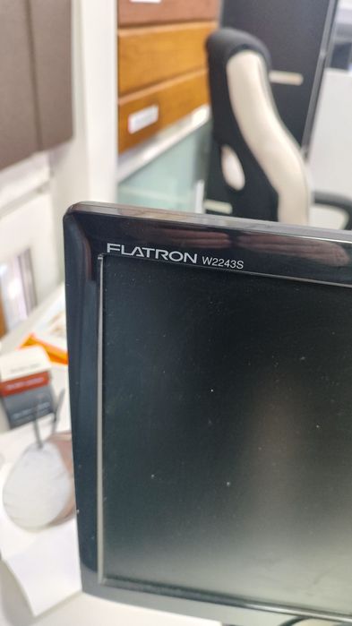 Монітор LG Flatron W2243S
