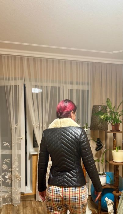 Шкіряна куртка з натуральним хутром