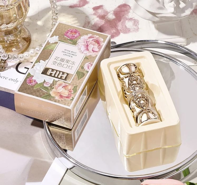 Pomadka Hih kwiatek w pięknym złotym opakowaniu idealna na prezent