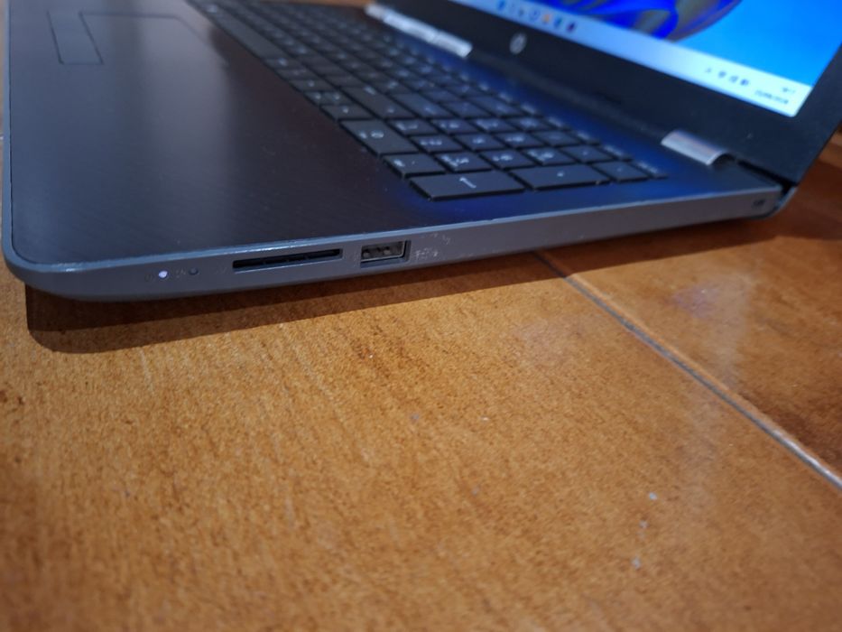 Portátil HP 15-bw intel i5 c/ AMD Radeon