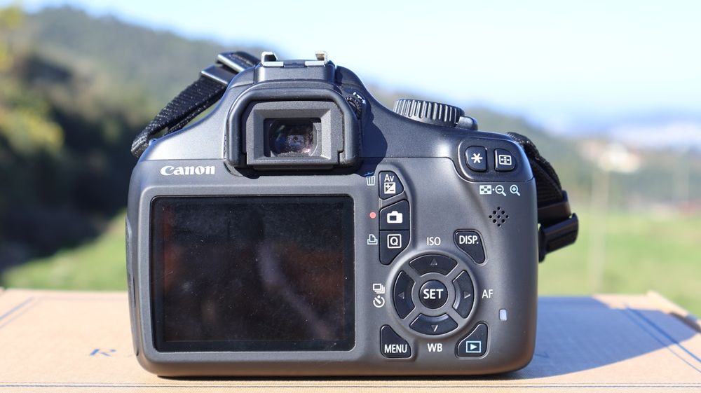 Canon EOS 1100D + EFS 18-55mm
