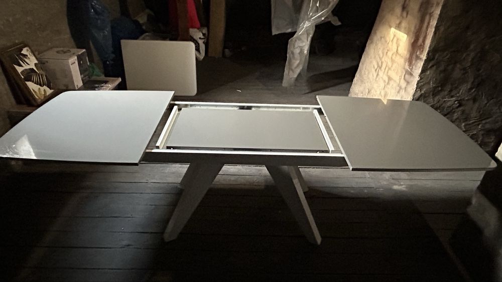 Sprzedam stół do salonu