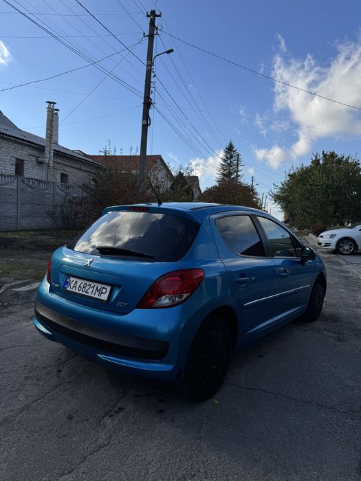 Продам Peugeot 207 2011года