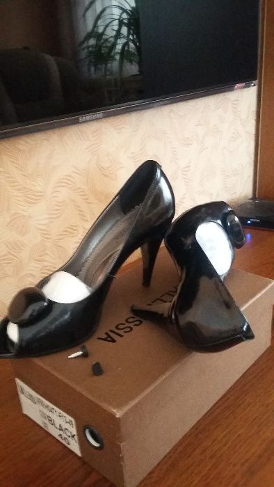 Туфли лаковые черные, р.40