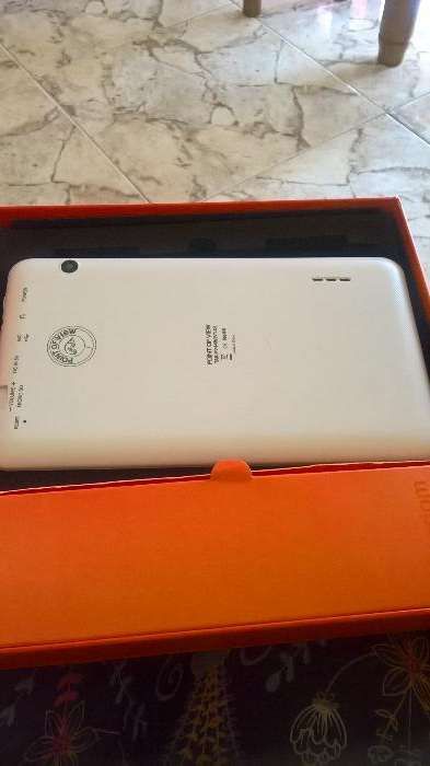 Tablet with split screen64550153381122121