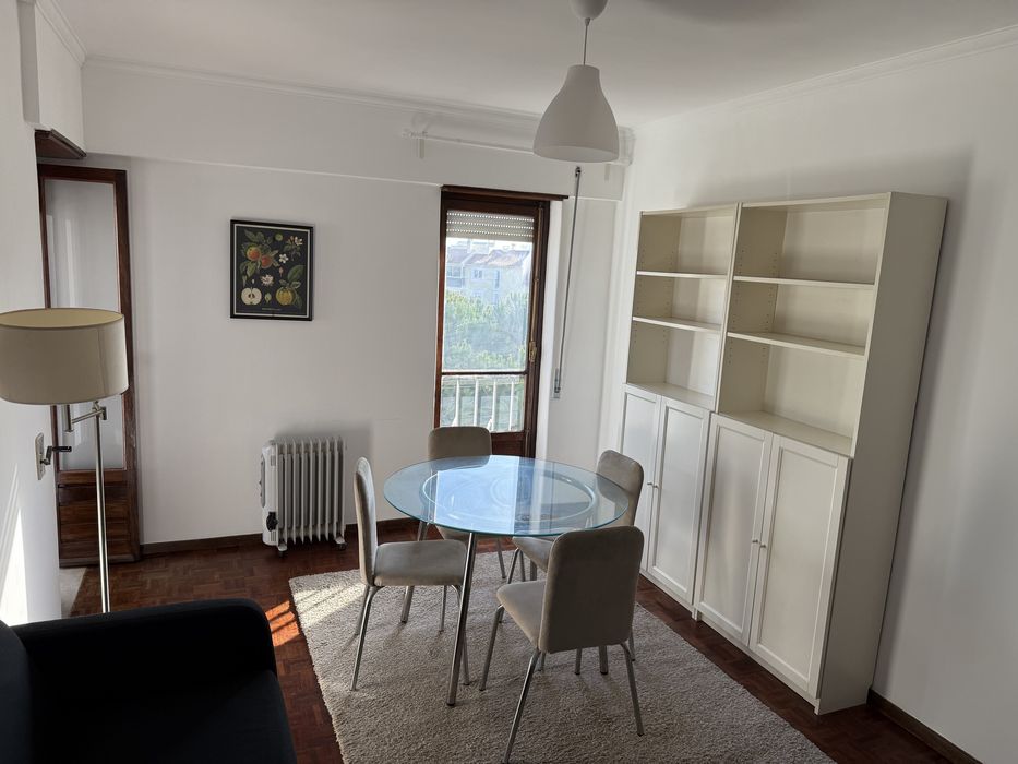 Apartamento t1 carcavelos junto à estação da CP