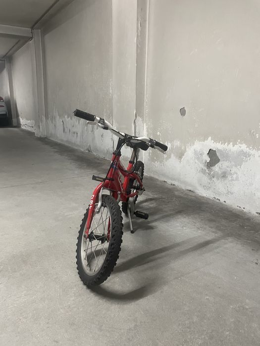 bicicleta e trotinete de criança
