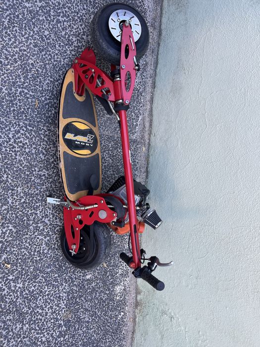 Trotineta Blade Z Moby com motor tanaka combustão