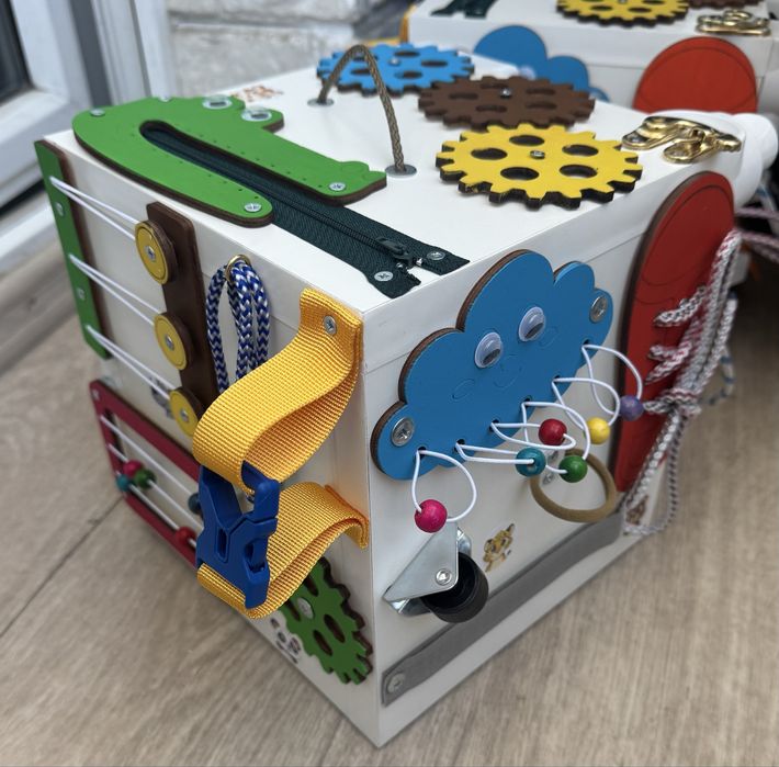 АКЦІЯ!!! 2 в 1 Бізікуб та Дошка для малювання ,бізіборд, монтесорі