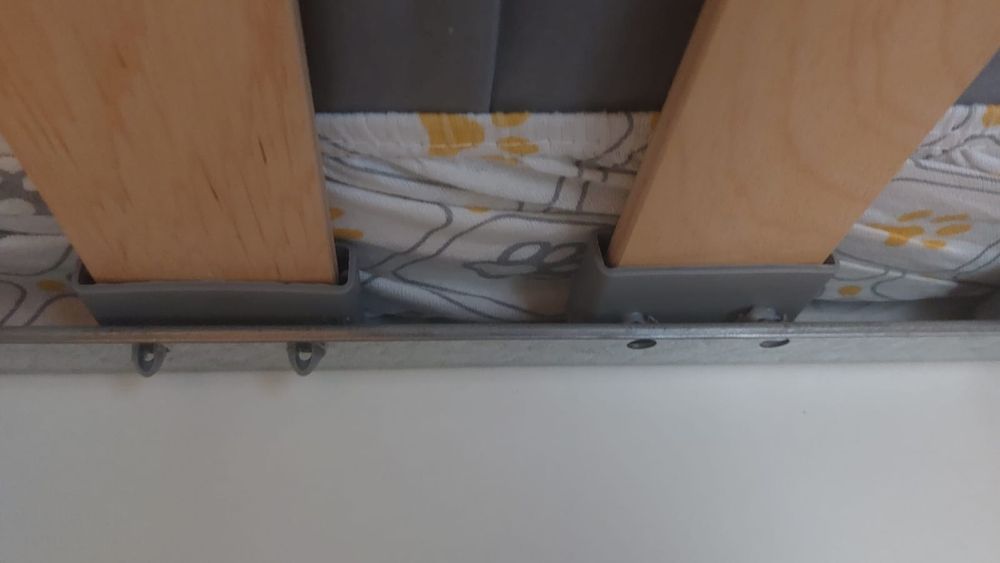 Łóżko z biurkiem i szafą