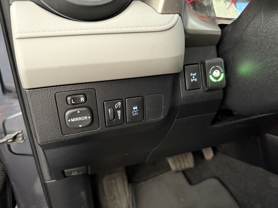 Toyota RAV 4 2013 2.5 автомат газ/бензин