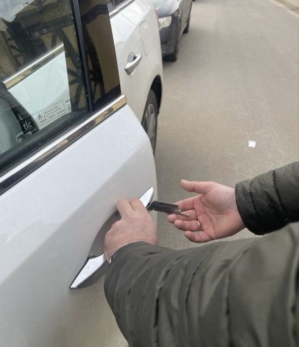 Аварийное вскрытие авто Киев. Открыть машину  без повреждений