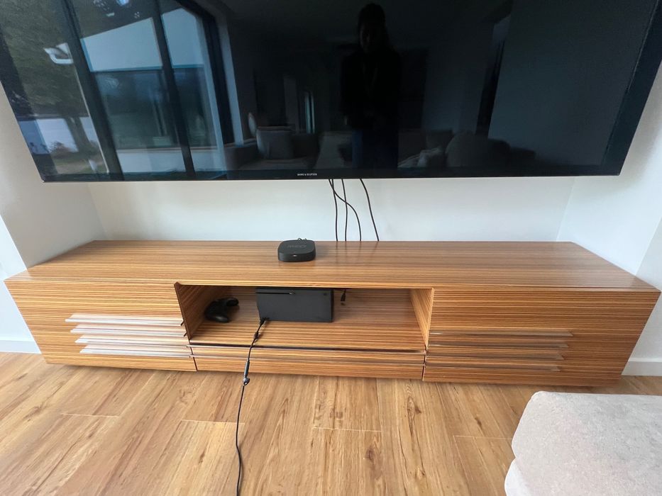 Móvel TV 220cm x 40 cm altura 44cm