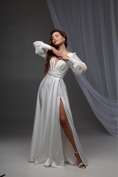 Атласна весільна сукня Айріс кольору айворі
