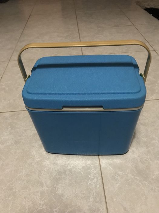 Arca para campismo pequena.