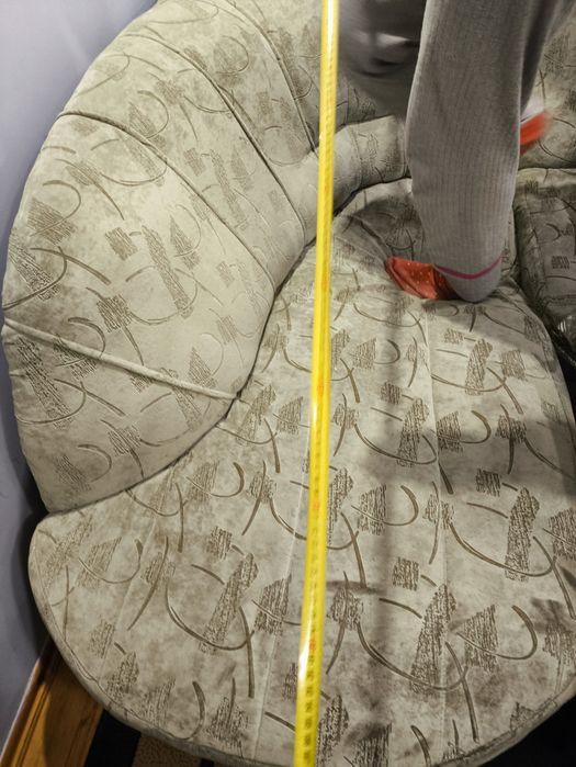 Кутовий розкладний диван з нішею для білизни».