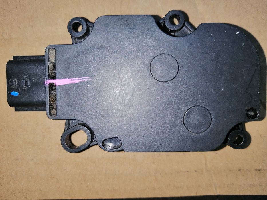 Моторчик жалюзів на форд фюжен рест.