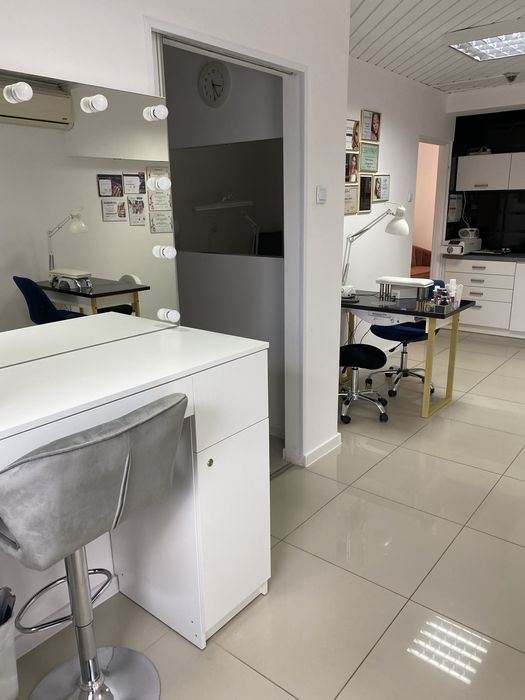 Gabinet, Stanowisko manicure  / Masaż / rzęsy/pielegnacja