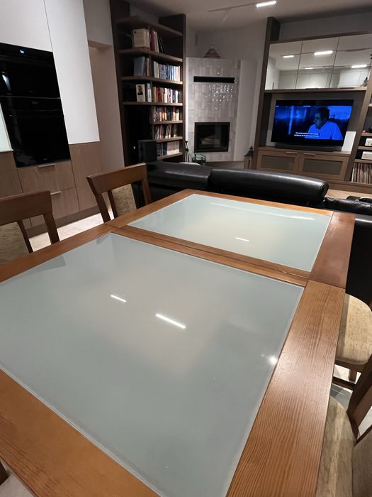 Stół z litego drewna z blatem szklanym + 6 krzeseł