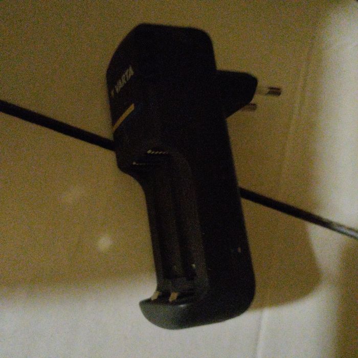 Ładowarka akumulatorów akumulatorków AA i  AAA