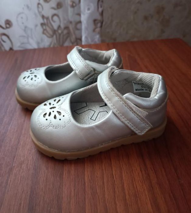 Туфлі для дівчинки