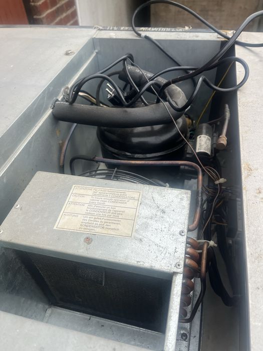 Sprzedam szafę chłodniczą.