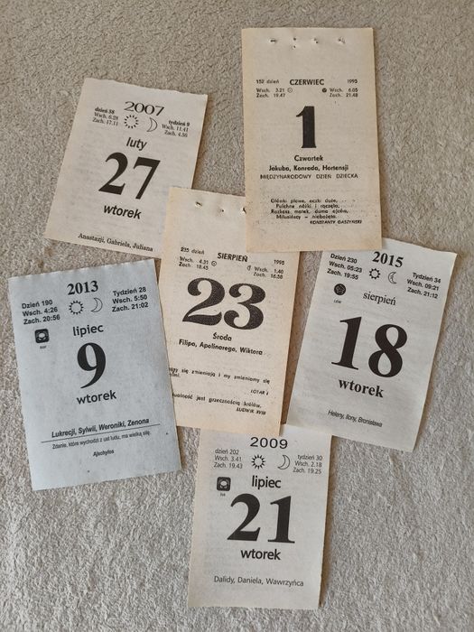 Oryginalna kartka z kalendarza rok od 1977 do 2025