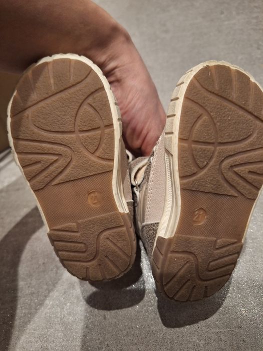 Piękne buciki dla małej księżniczki, r. 21