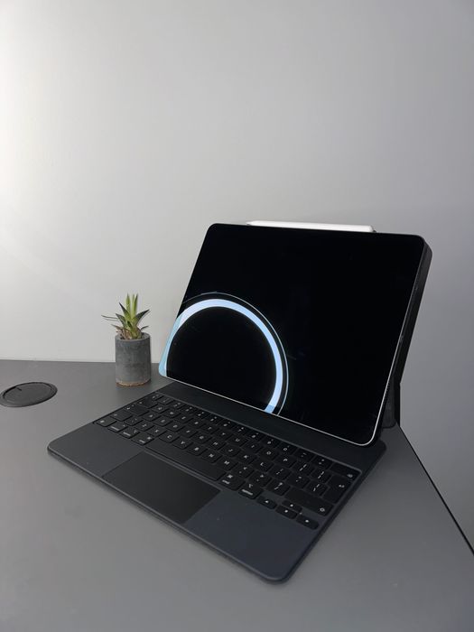 iPad Pro 12.9, 256 GB + klawiatura + Apple Pencil