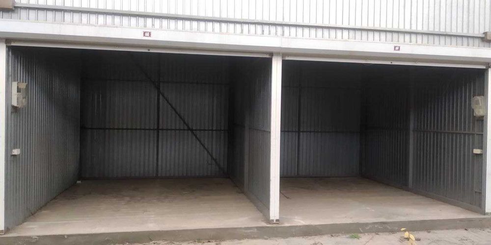 Роллеты защитные для гаража 3 х 2.5. Отличное состояние, дешево. Ролет