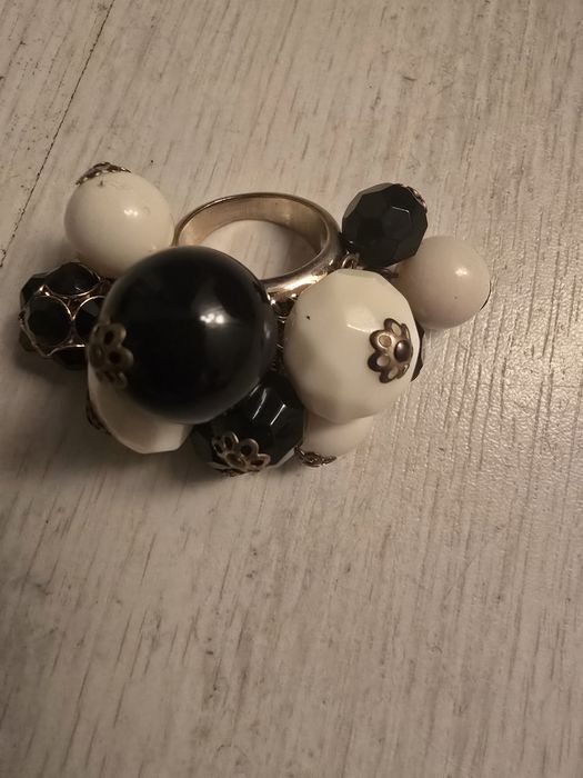 Pierścionek kulki duży stan idealny