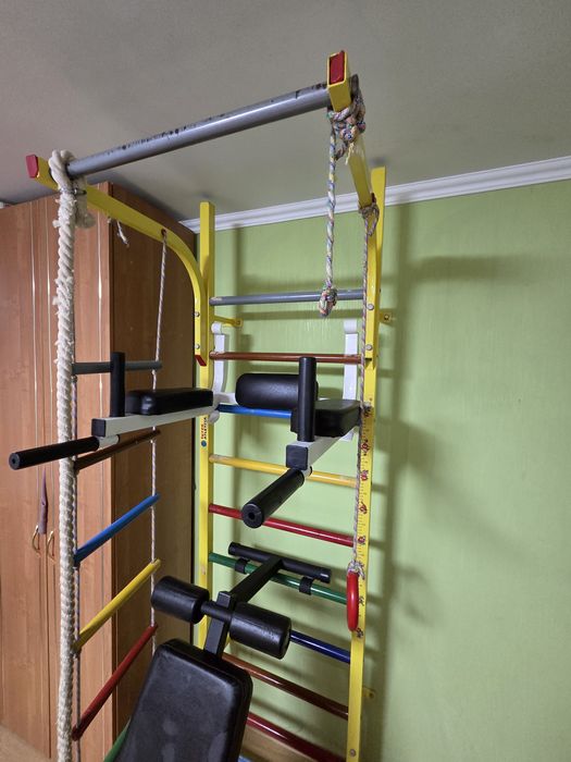 Шведська стінка в гарному стані