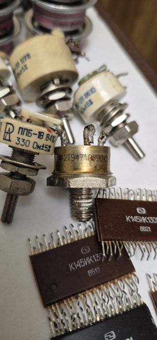 Разные радиодетали для радиолюбителей.