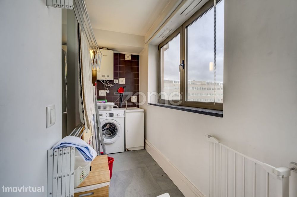 Apartamento T3 todo renovado c/garagem na Av. de Londres em Guimarães